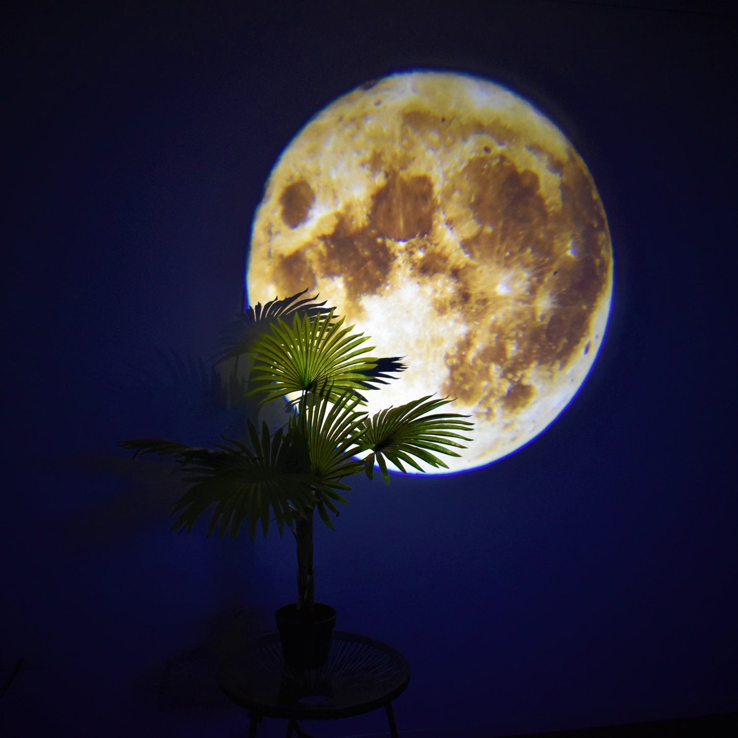 <b>Earth & Moon Light™️ De Ultieme Sfeerverlichting!</b> <br><br> "Deze lamp geeft me enorm veel rust en warmte" Caro G.