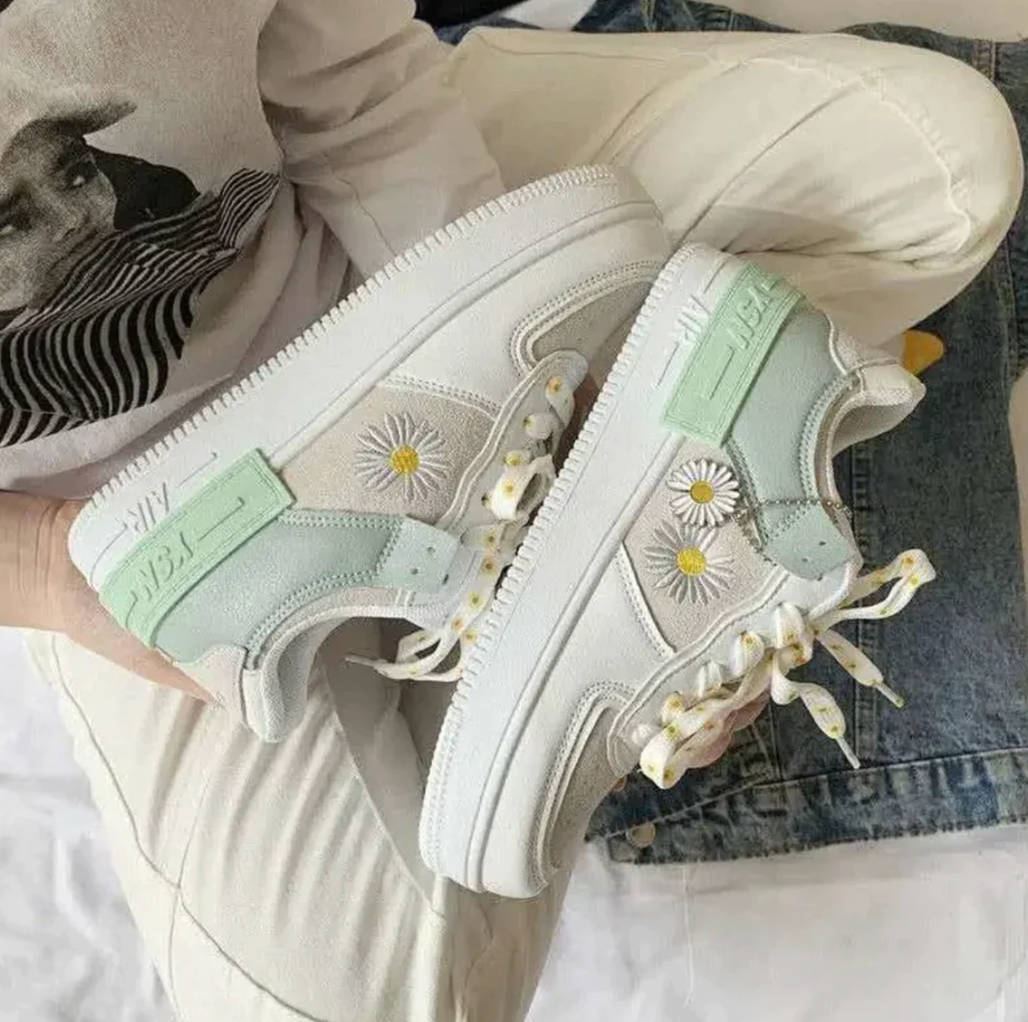 AirBloom™ | Limited Edition 70s Sneakers (70% Korting)