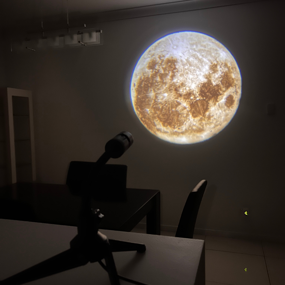 <b>Earth & Moon Light™️ De Ultieme Sfeerverlichting!</b> <br><br> "Deze lamp geeft me enorm veel rust en warmte" Caro G.