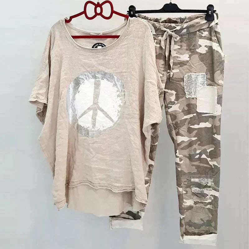 Modieus tweedelig camouflagepak voor dames